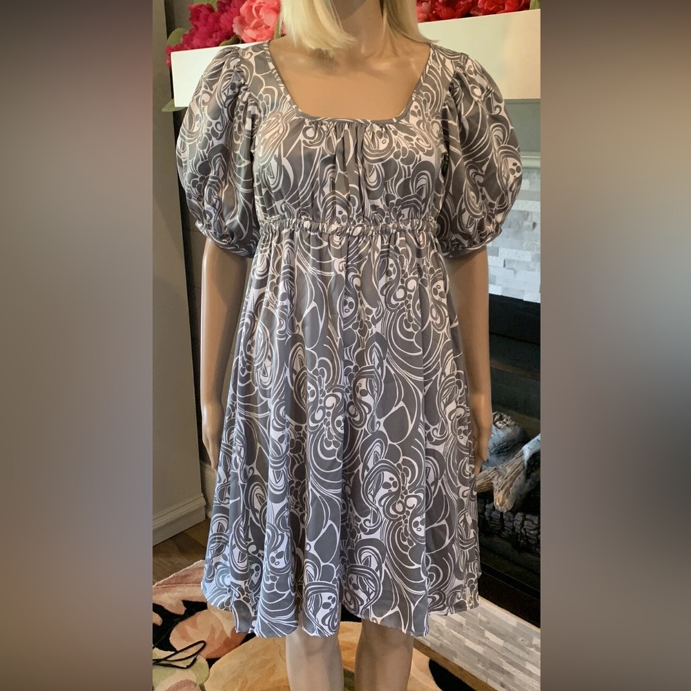 H&M gray & white balloon sleeve babydoll dress Sz 4